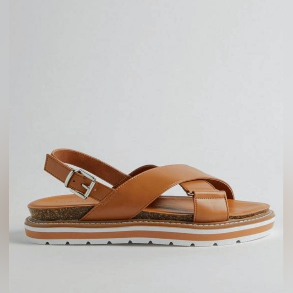 NWT Size 8WW CRISSCROSS FLATFORM SANDALS
